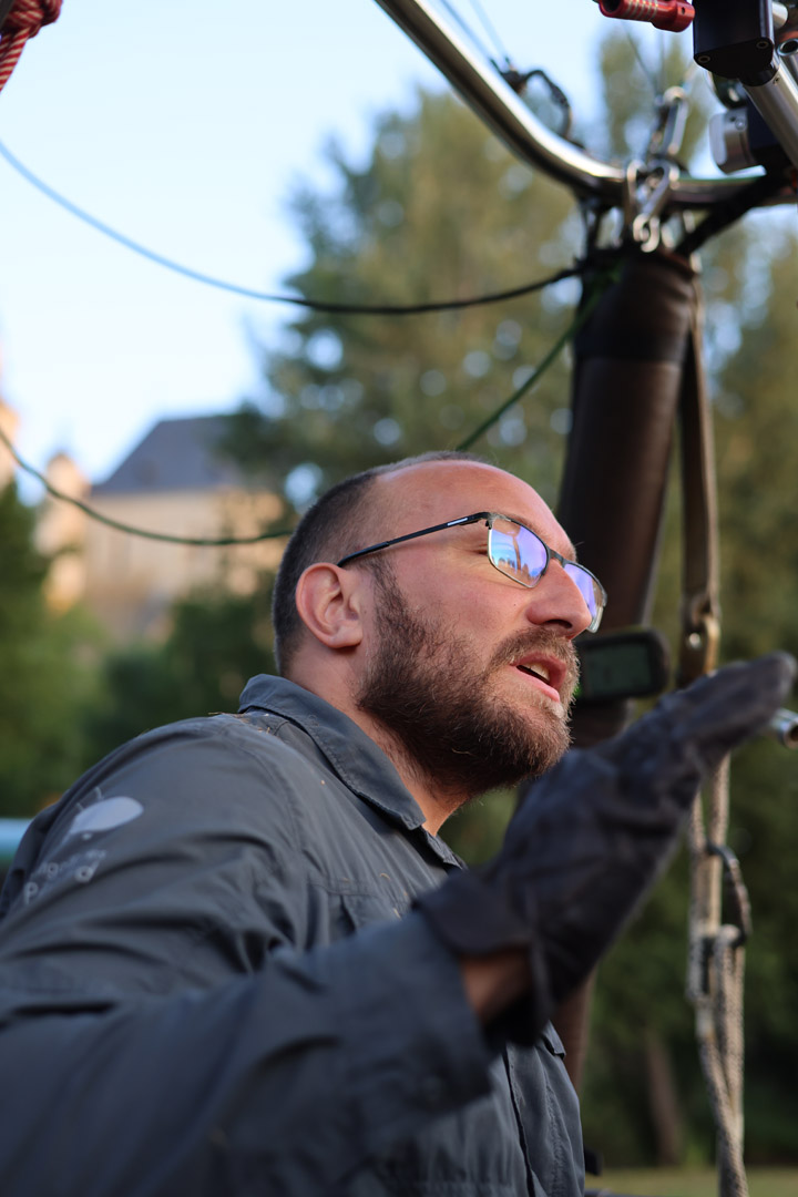 bertrand deltheil pilote equipe montgolfieres du perigord compagnie vol ballon dordogne