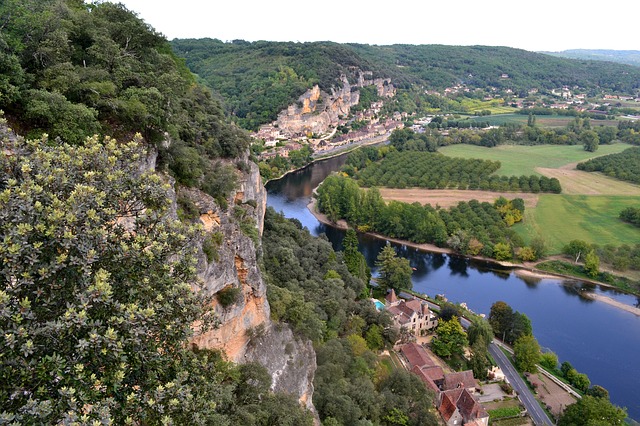 decouvrir village laroque gageac dordogne actualite montgolfiere du perigord