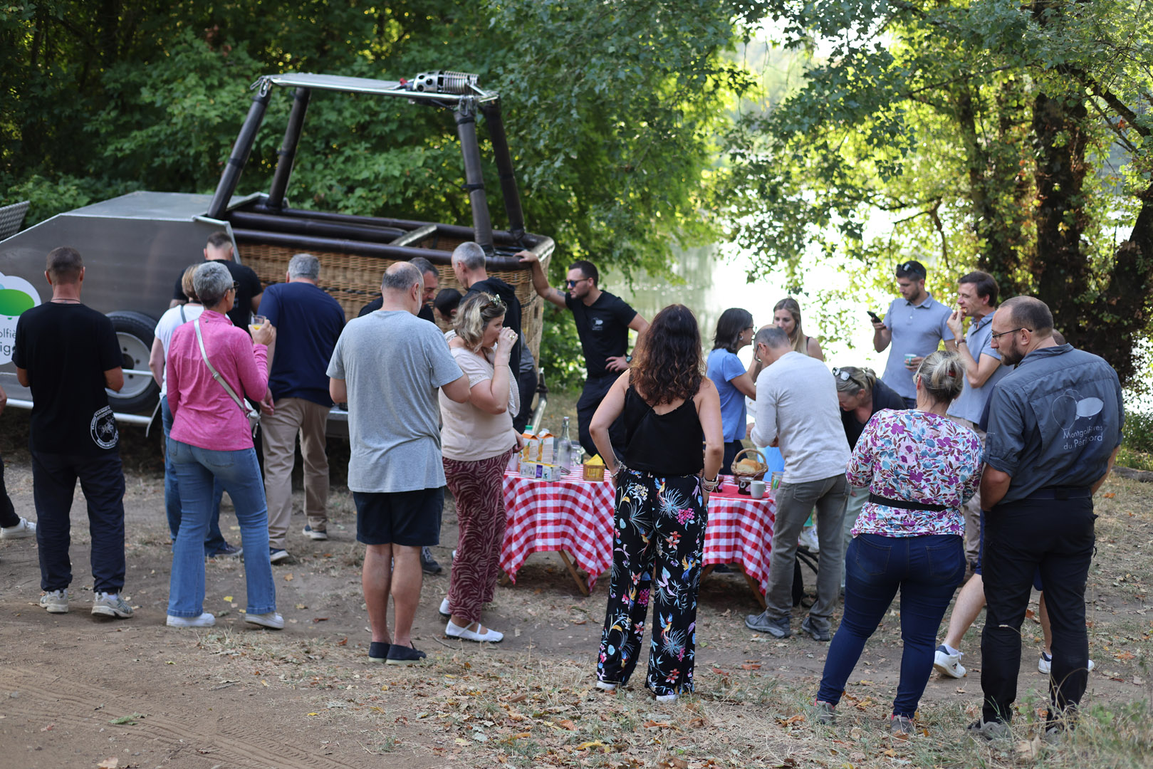 experinces toast atterissage vol montgolfière perigord loisirs plein air dordogne vallee perigord noir 1